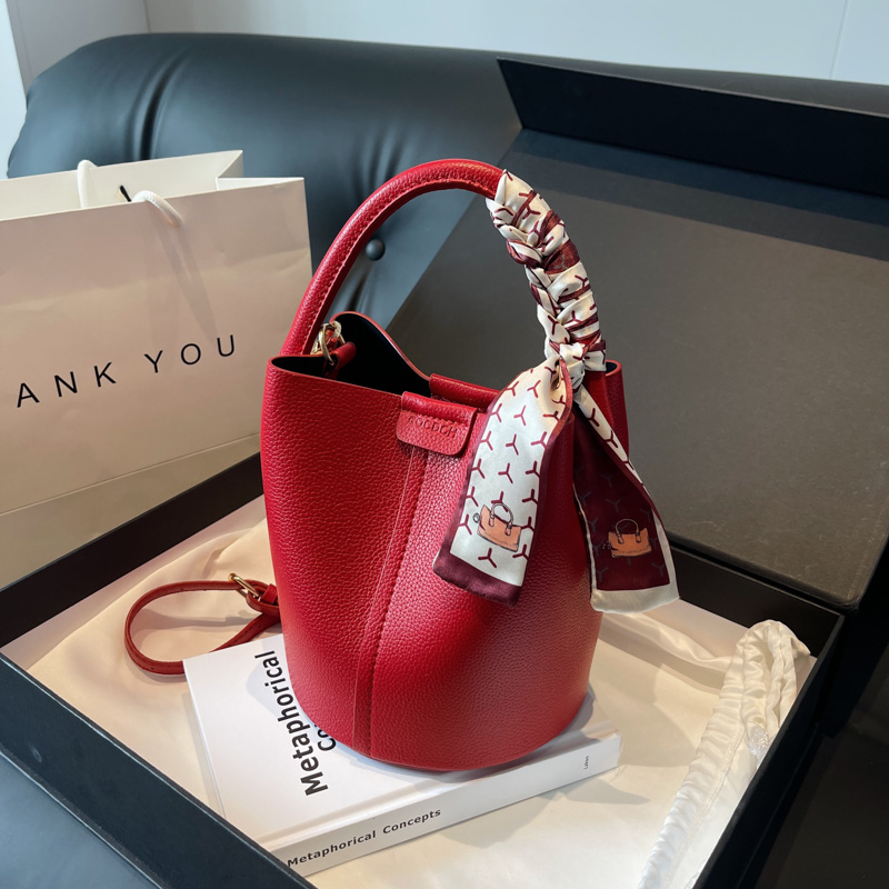 Luxury Bags On Sales - Rode PU-emmer schouder- en crossbodytassen Zwart