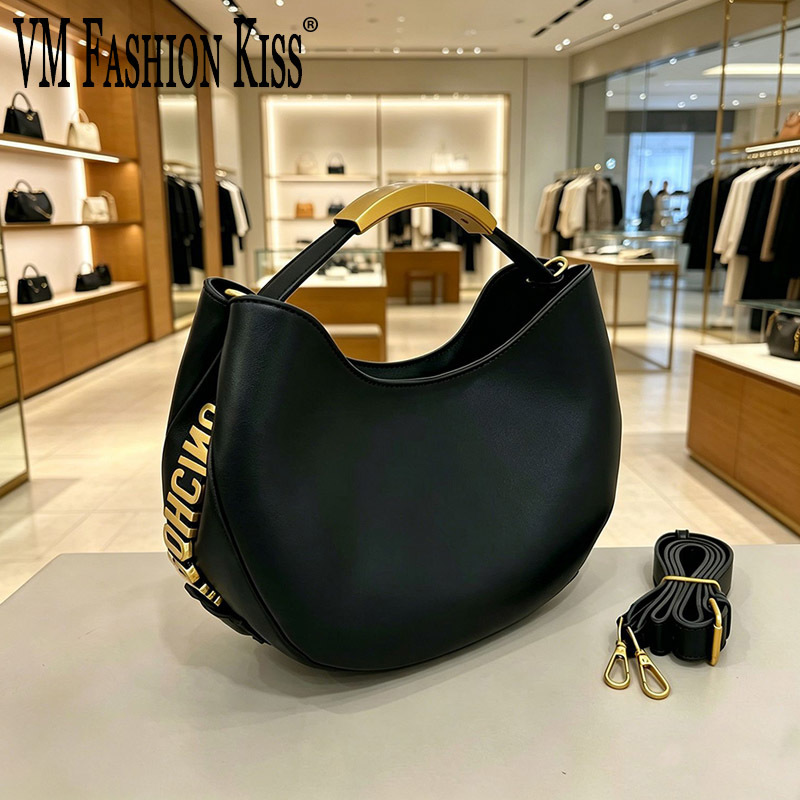 Luxury Bags Tote - Halvemaanvormige dames handtas met gouden letter,